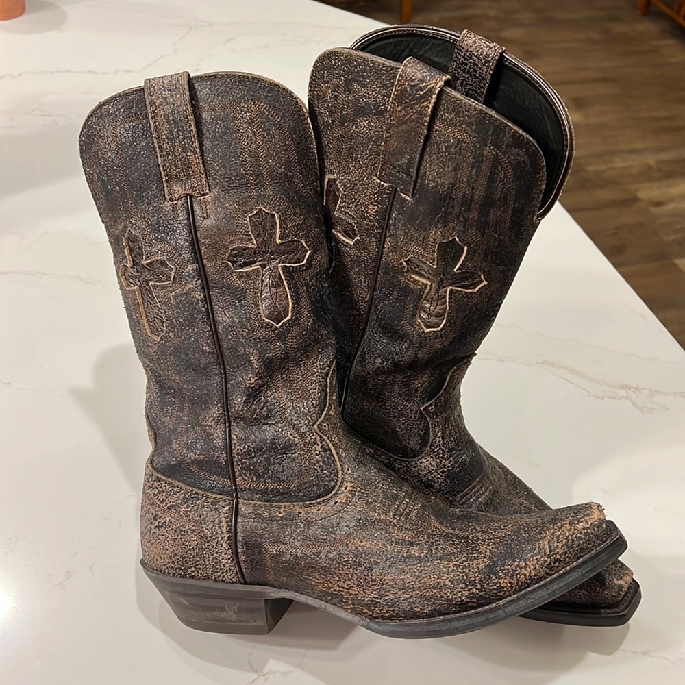 Men's Ariat Revolution Distressed brown leather cowboy boots w/crosses 11.5D EUC
